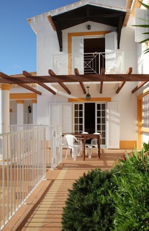 Holiday home Juniper Fenced Pool Spacious House