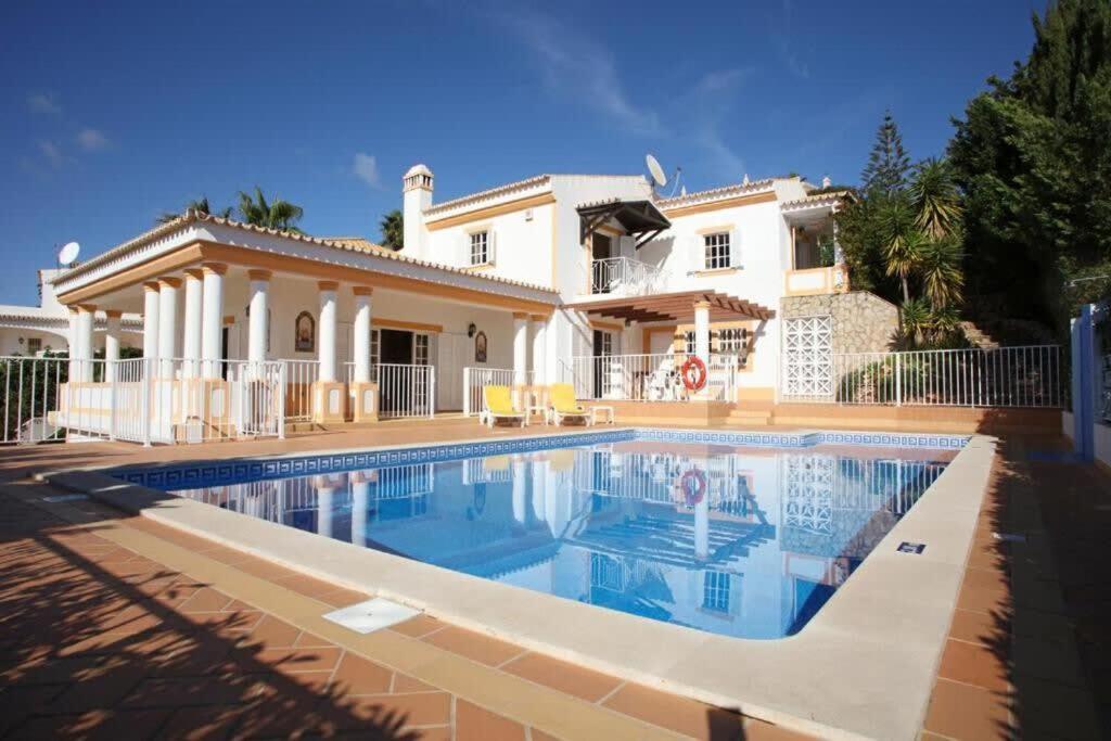 Vakantiehuis Juniper Fenced Pool Spacious House