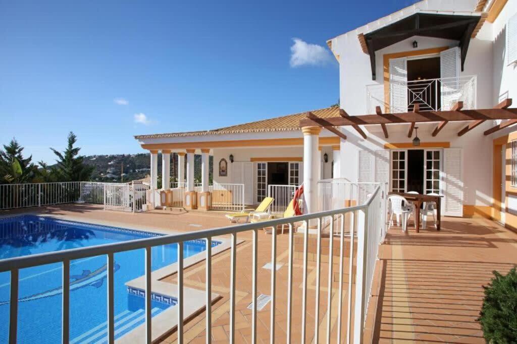 Vakantiehuis Juniper Fenced Pool Spacious House *